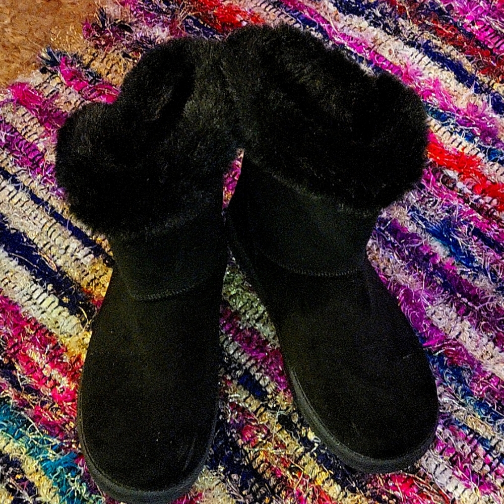 Like New Womens ankle high booties